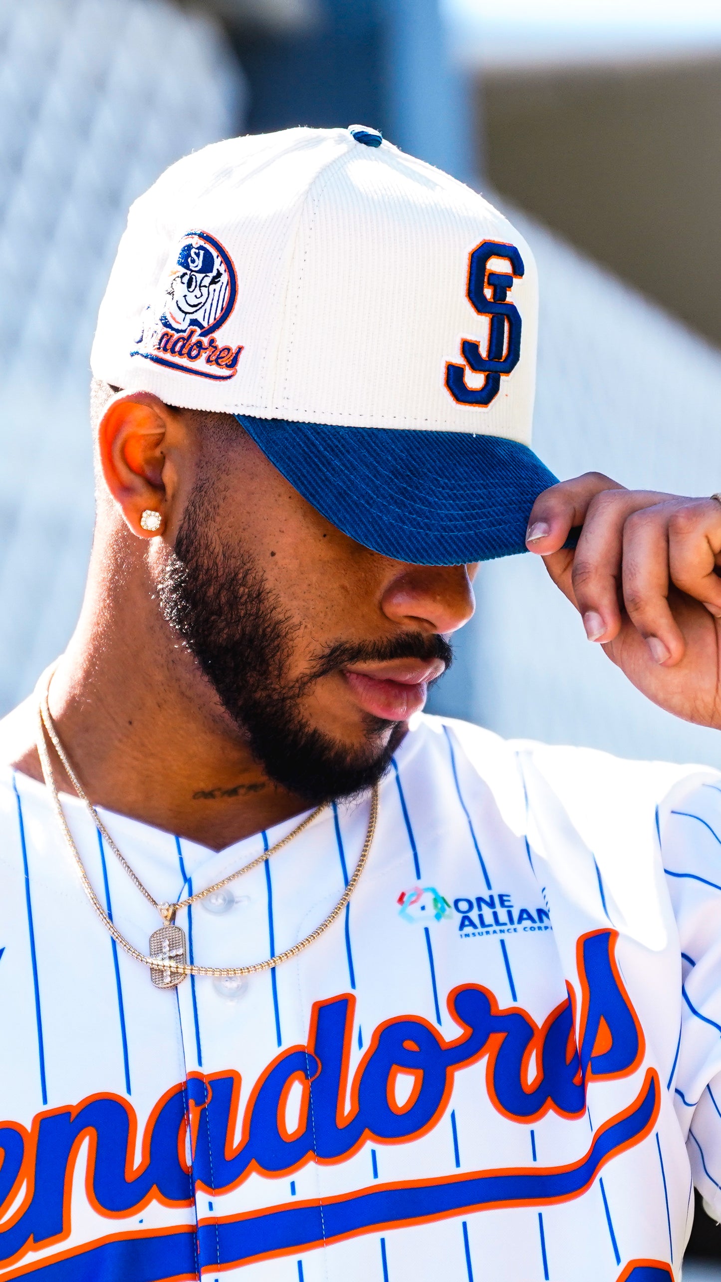 Senadores White / Blue Corduroy Hat